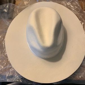 NWT Cream Felt Hat - Perfect for fall! LOFT